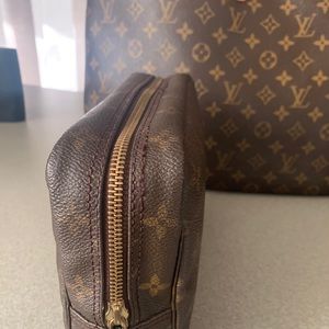 Authentic Louis Vuitton Trousse 23.